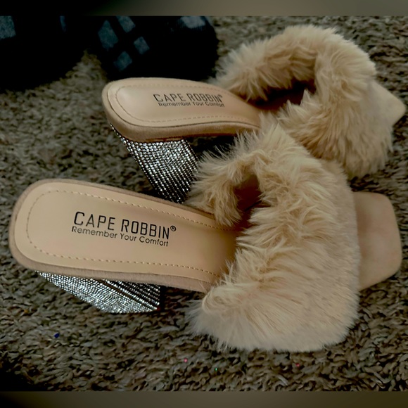 Cape Robbin heels - Picture 1 of 1